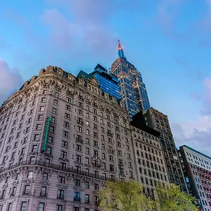 מלון Martinique On Broadway, Curio Collection By Hilton ****